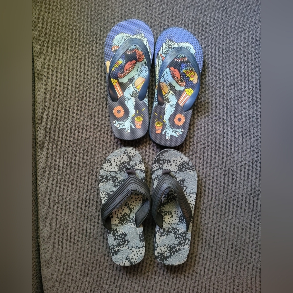 Boys Bundle of 2 pairs Size 3/4 Flip Flops
